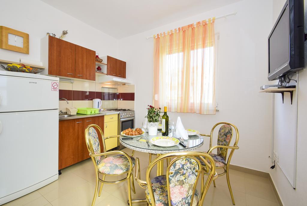 Amadrian Apartments Šibenik Quarto foto